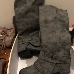 Size 7.5 boutique boots